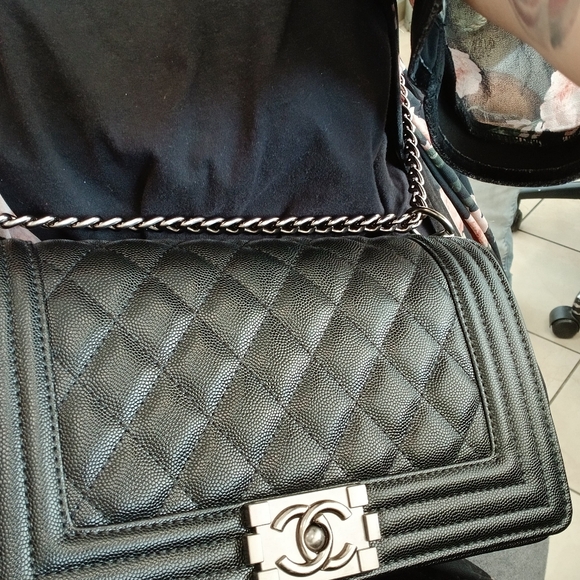 Black Chanel Boy bag medium - Picture 2 of 5